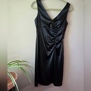 Betsy & Adam Black Satin Ruched V-Neck Midi Sheath Cocktail Dress - Size 6